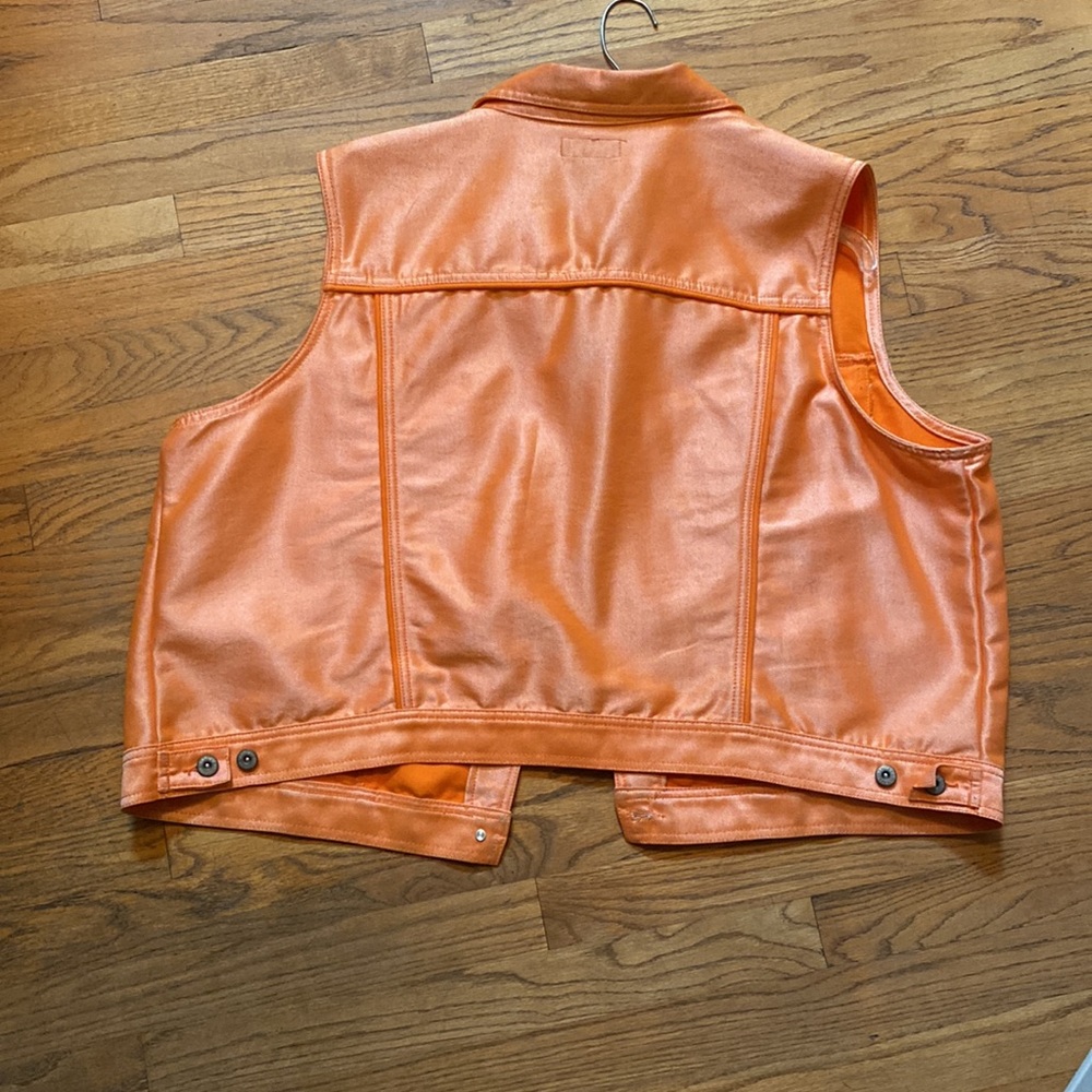 Vest - Picture 3 of 3